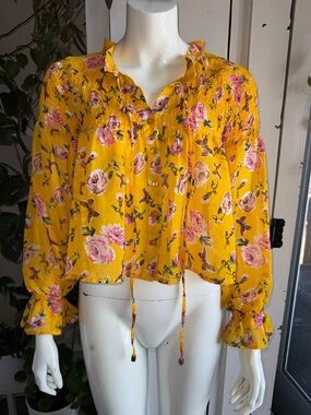 Streetwear Society size M 
Yellow Floral Long-Sleeve Smocked Peasant Top